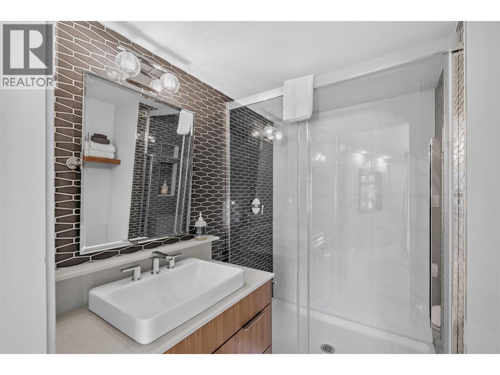 2050 Summit Drive Unit# 202, Panorama