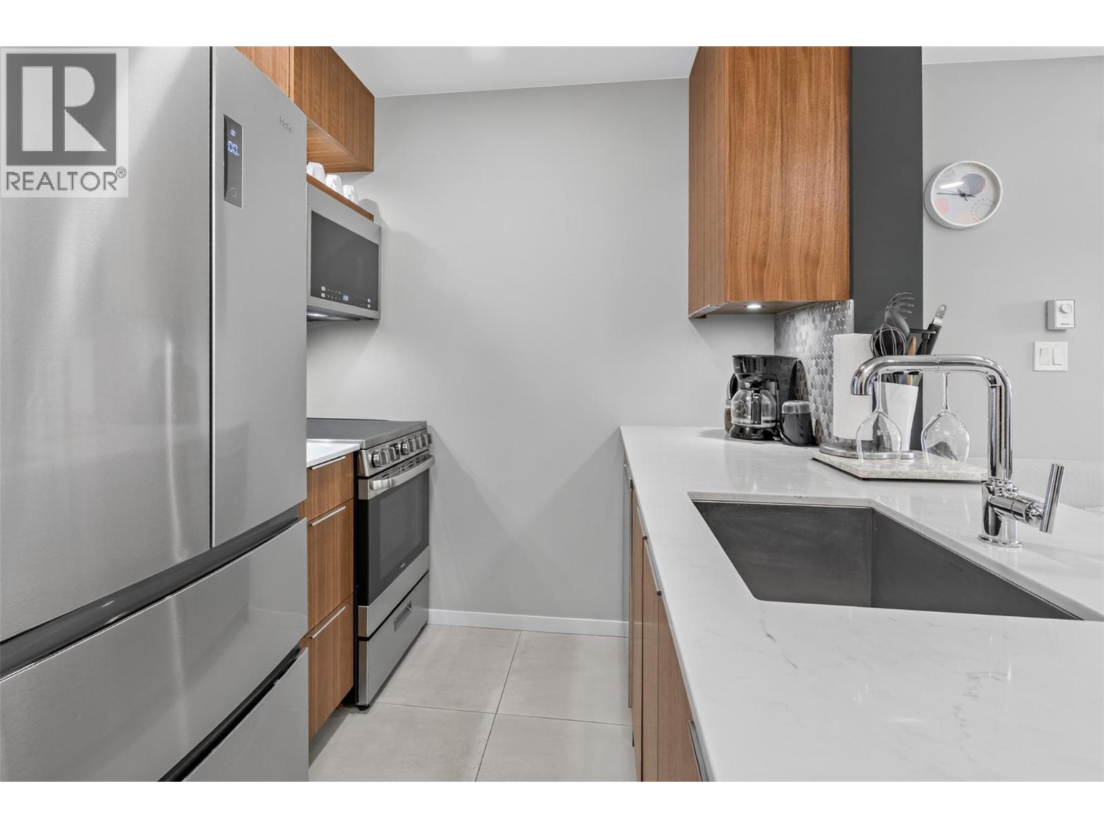 2050 Summit Drive Unit# 202, Panorama