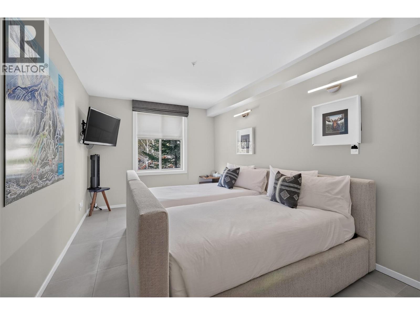 2050 Summit Drive Unit# 202, Panorama