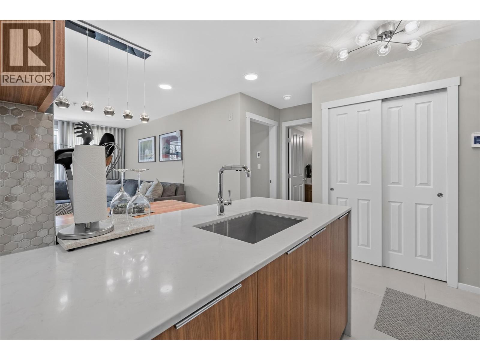 #202 2050 Summit Drive - 31