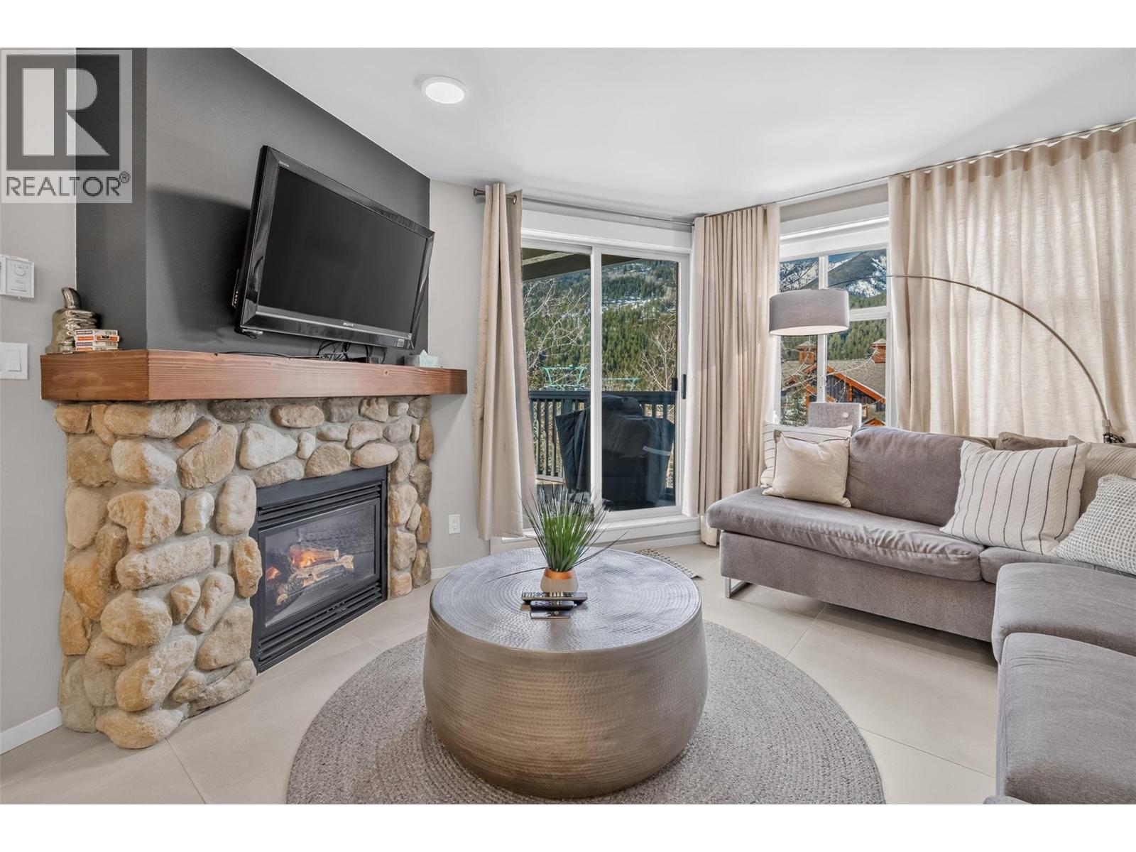 2050 Summit Drive Unit# 202, Panorama