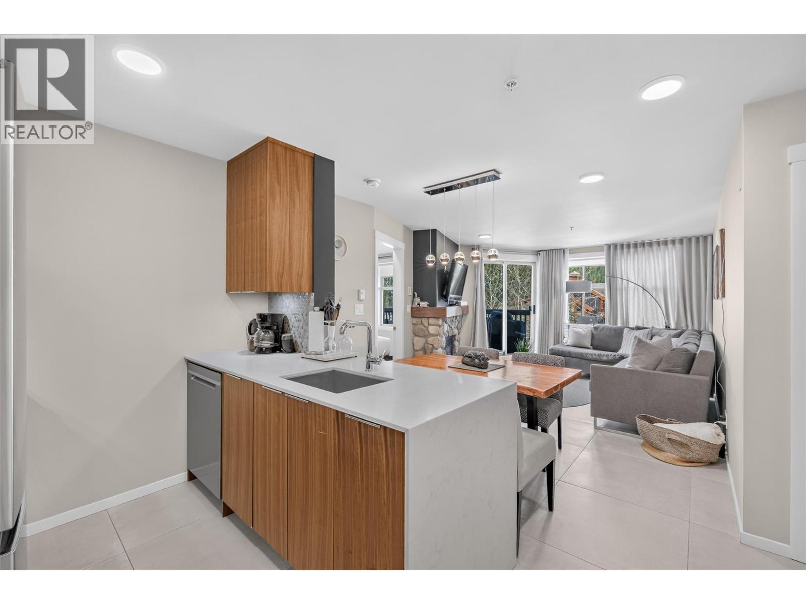 2050 Summit Drive Unit# 202, Panorama