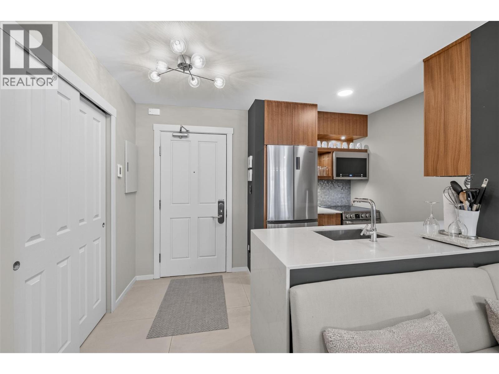 #202 2050 Summit Drive - 16