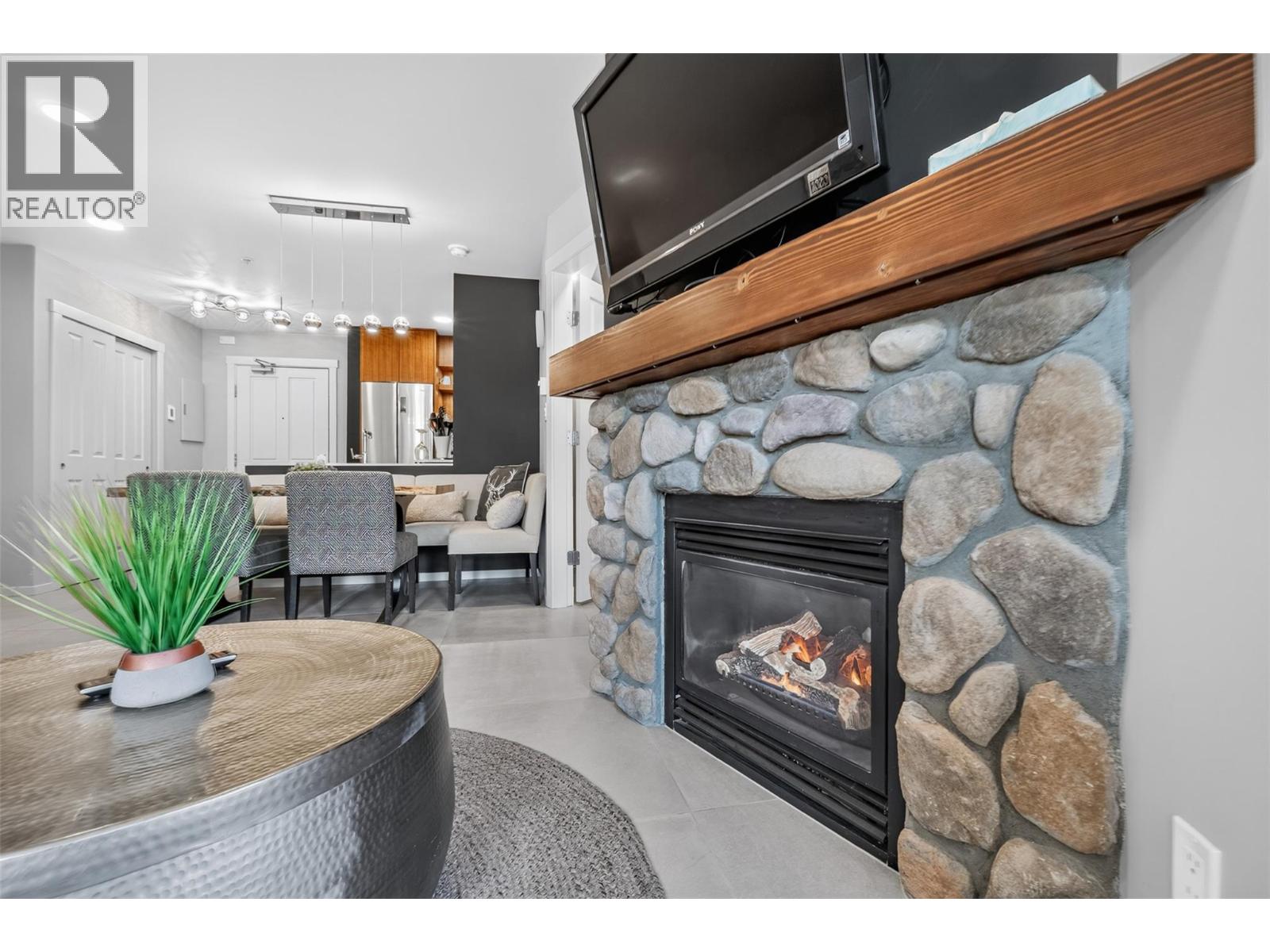 #202 2050 Summit Drive - 23