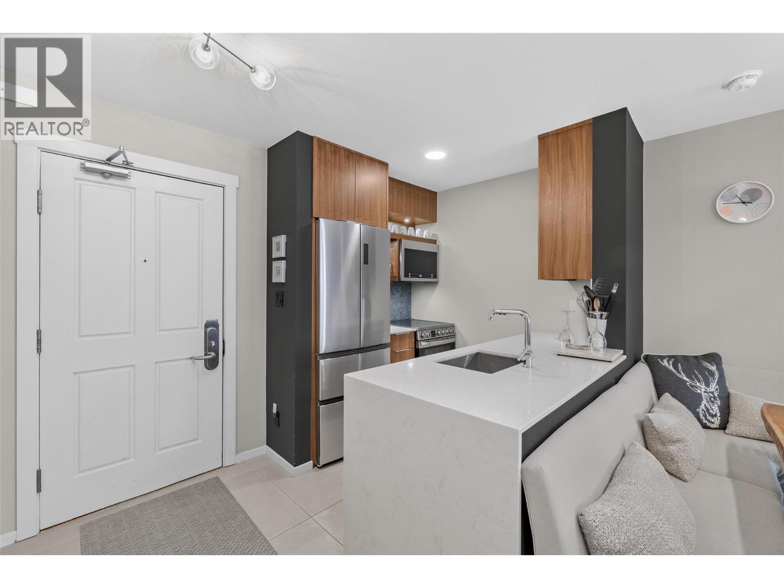 2050 Summit Drive Unit# 202, Panorama