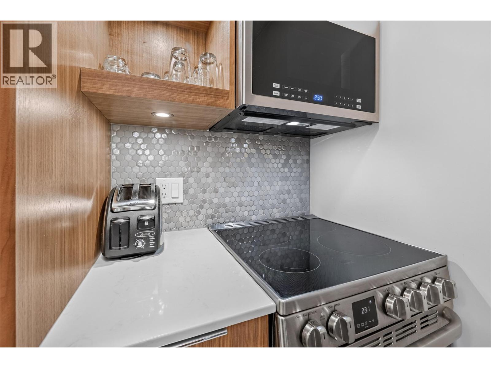 2050 Summit Drive Unit# 202, Panorama