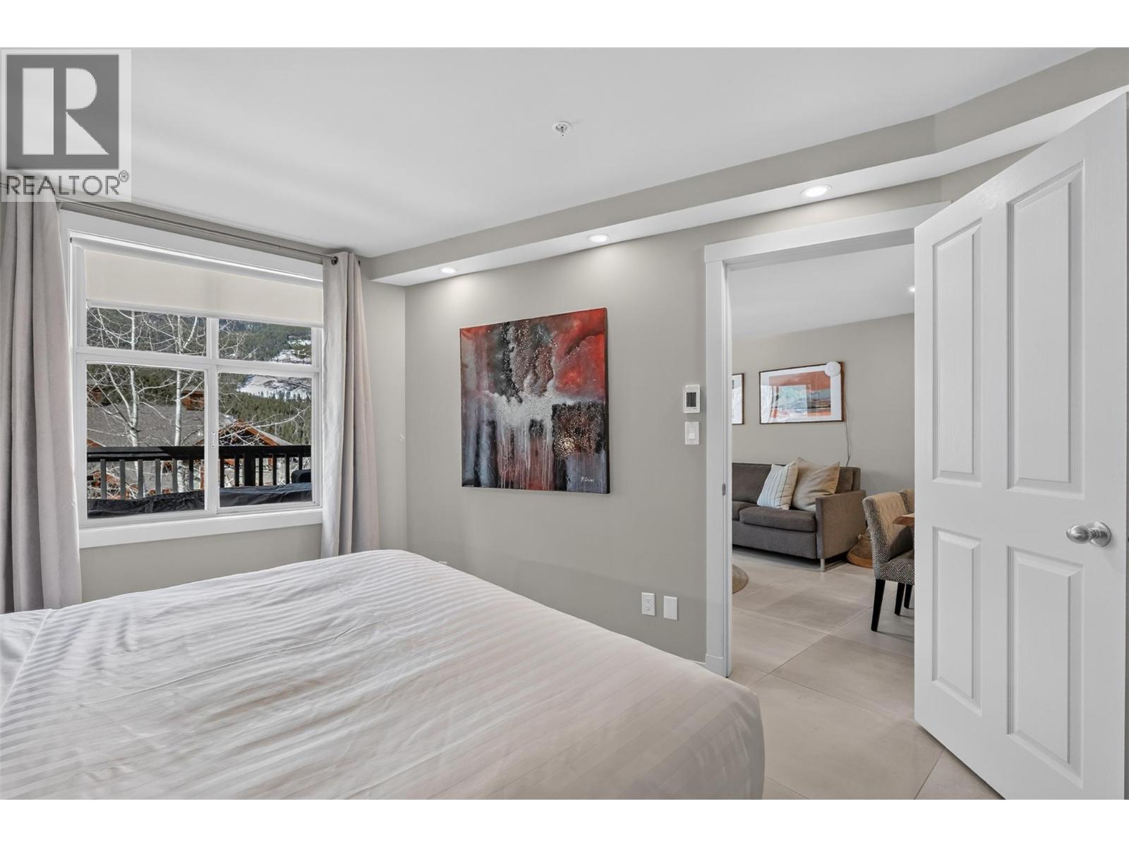 2050 Summit Drive Unit# 202, Panorama