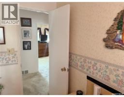 225 Dominion Road, Assiniboia, SK S0H0B0 Photo 21