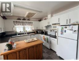 Laundry room - 225 Dominion Road, Assiniboia, SK S0H0B0 Photo 6