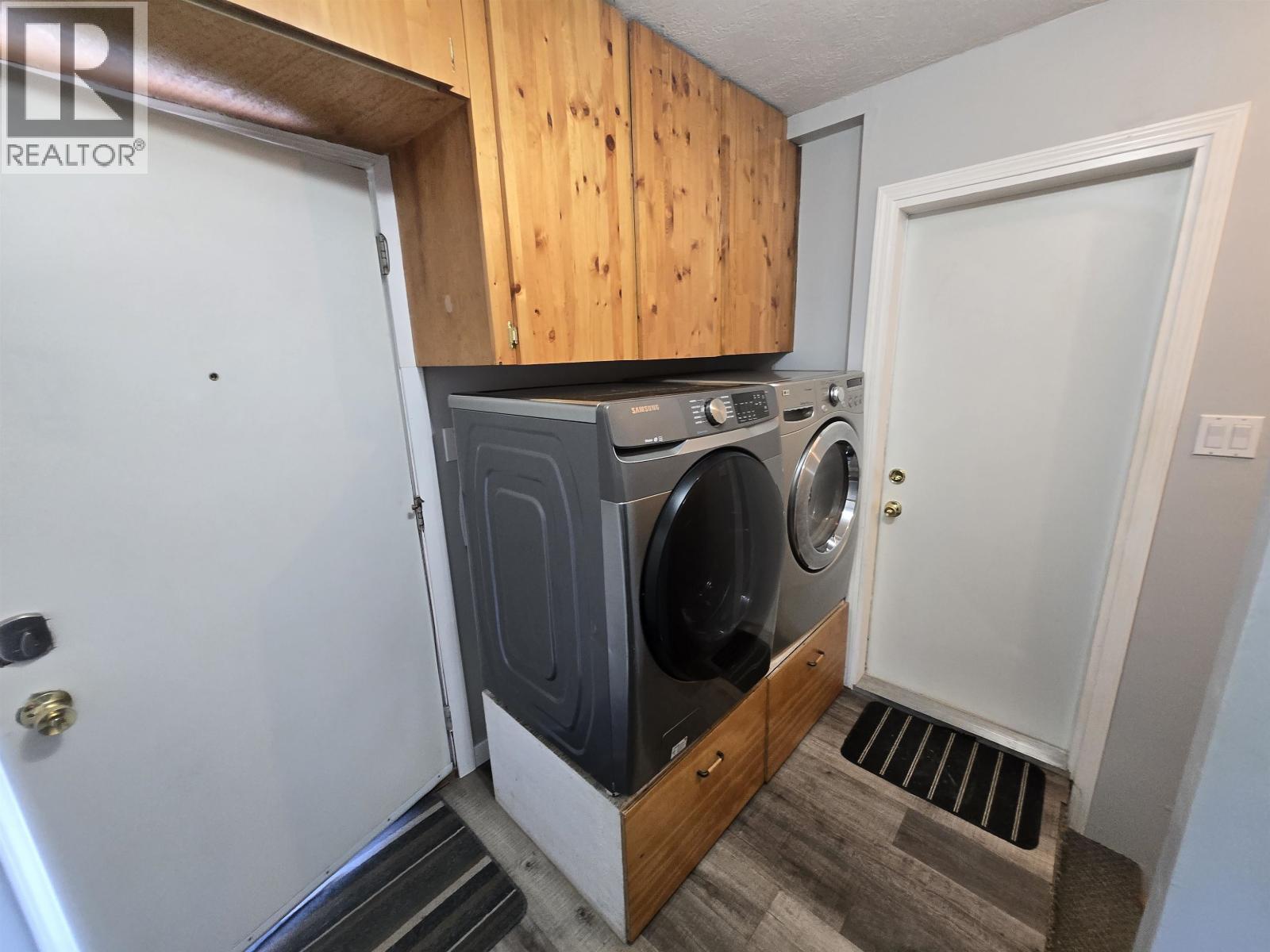 3219 HAYMAN CRESCENT - 36