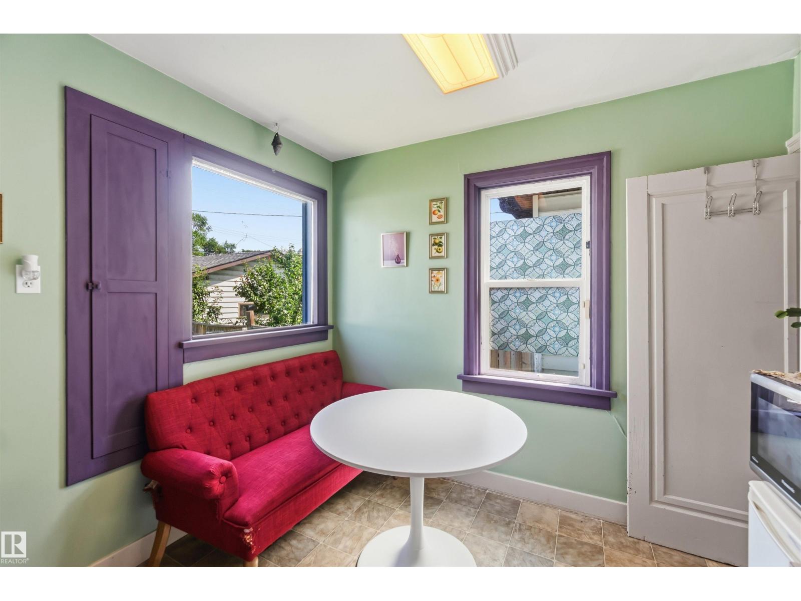 11343 96 ST NW - 10