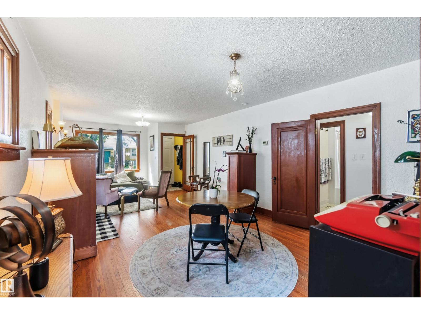 11343 96 ST NW - 3