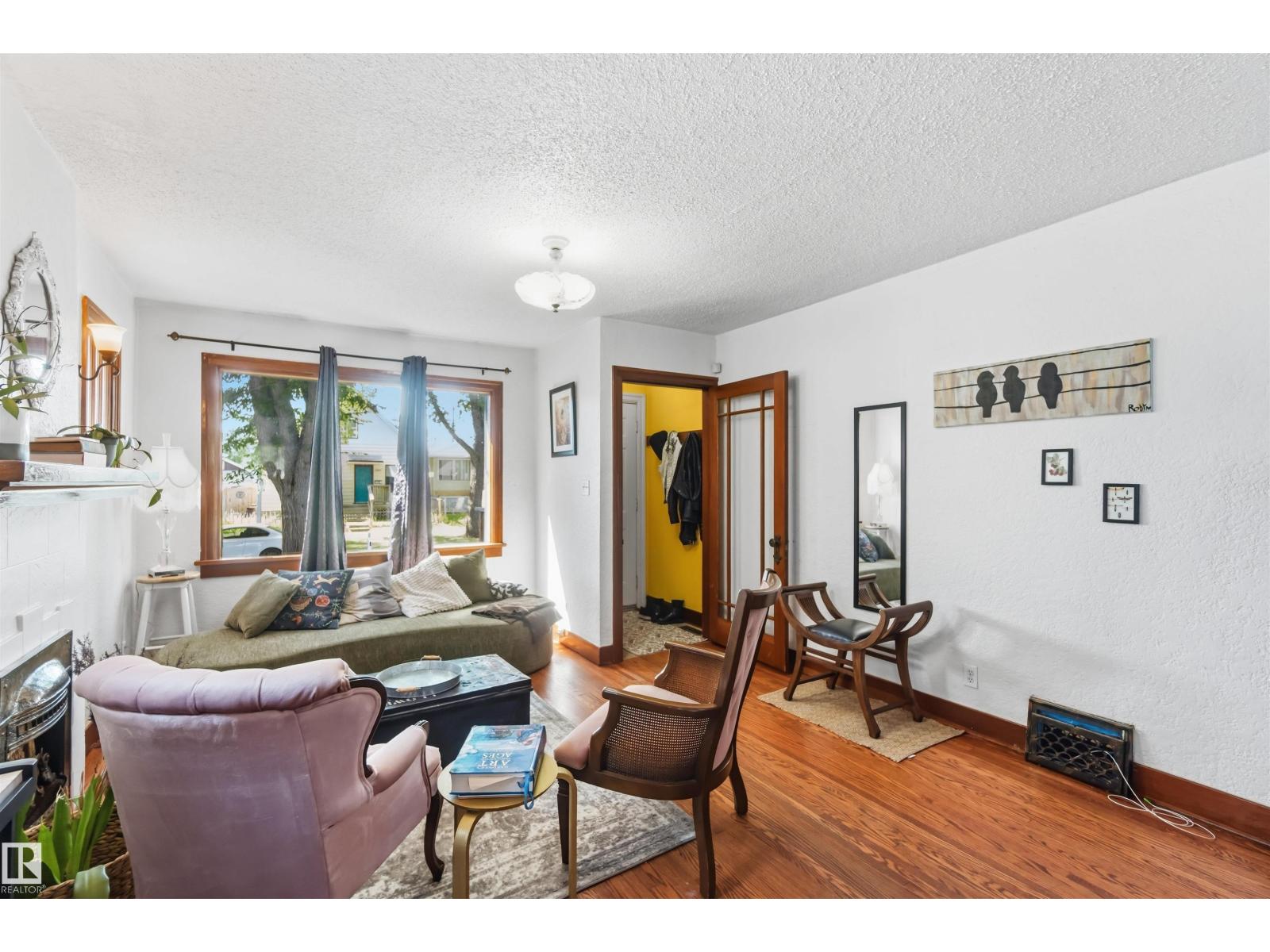 11343 96 ST NW - 4