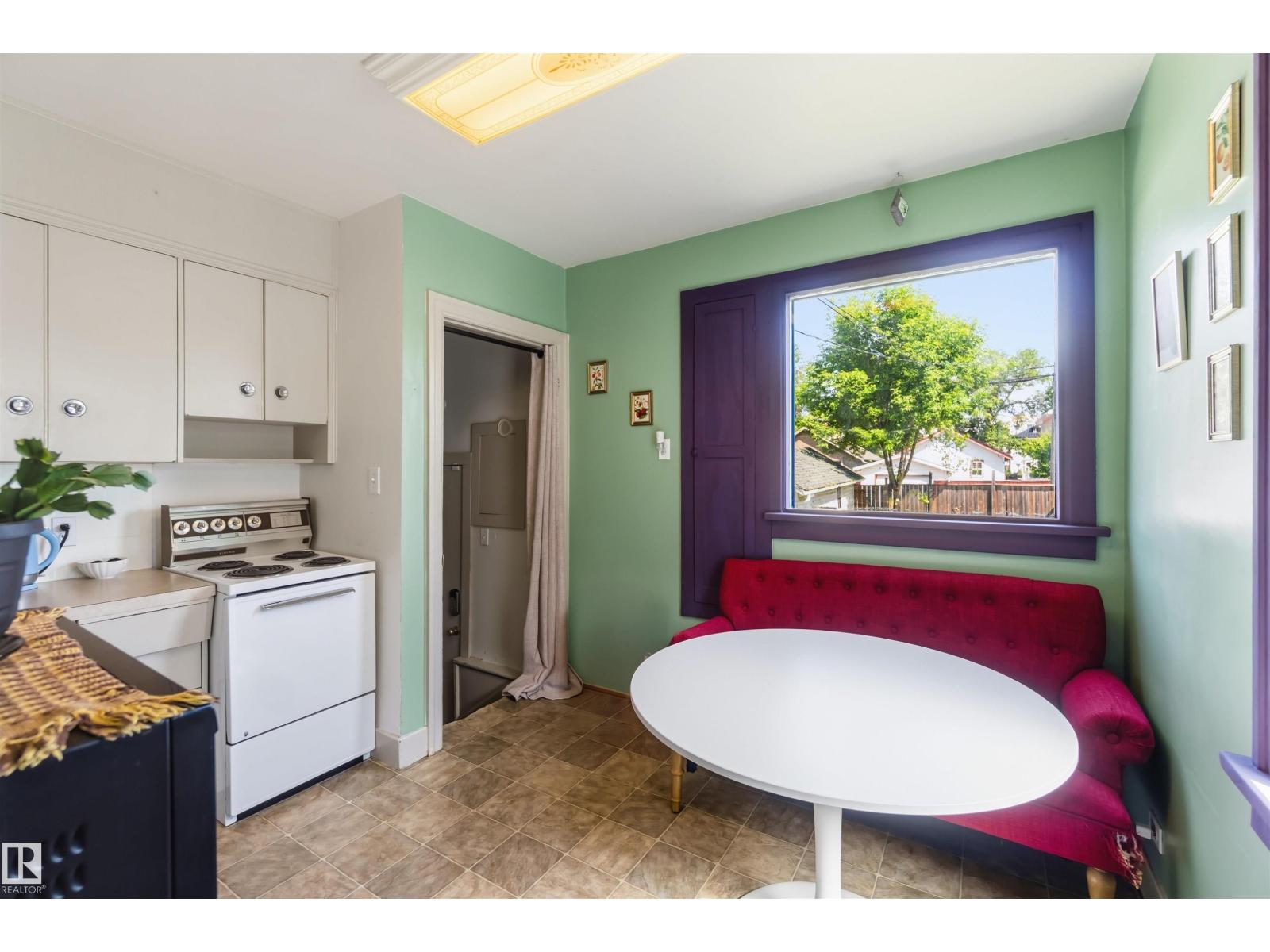 11343 96 ST NW - 8