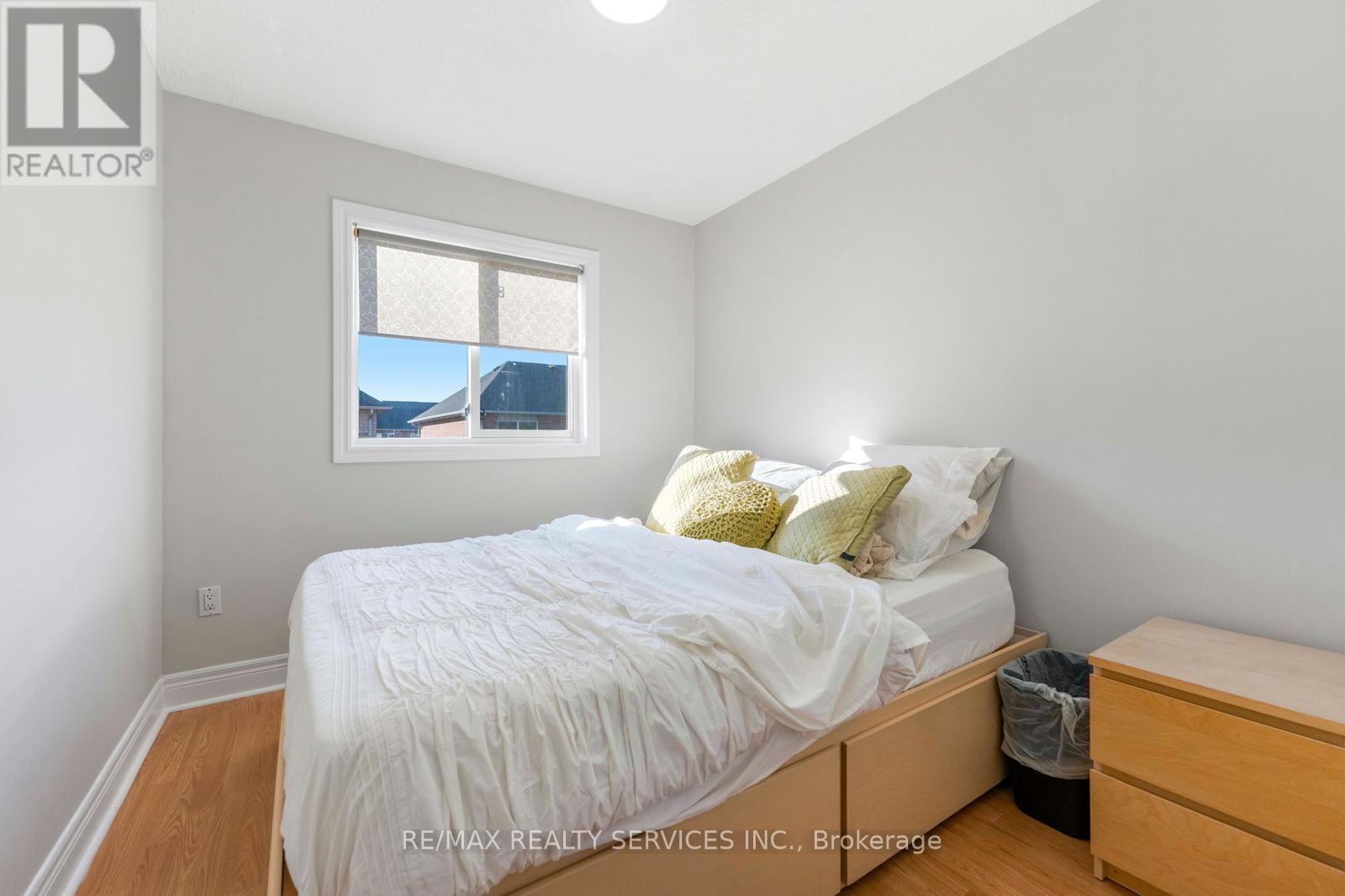 #69 80 ACORN PLACE - 24