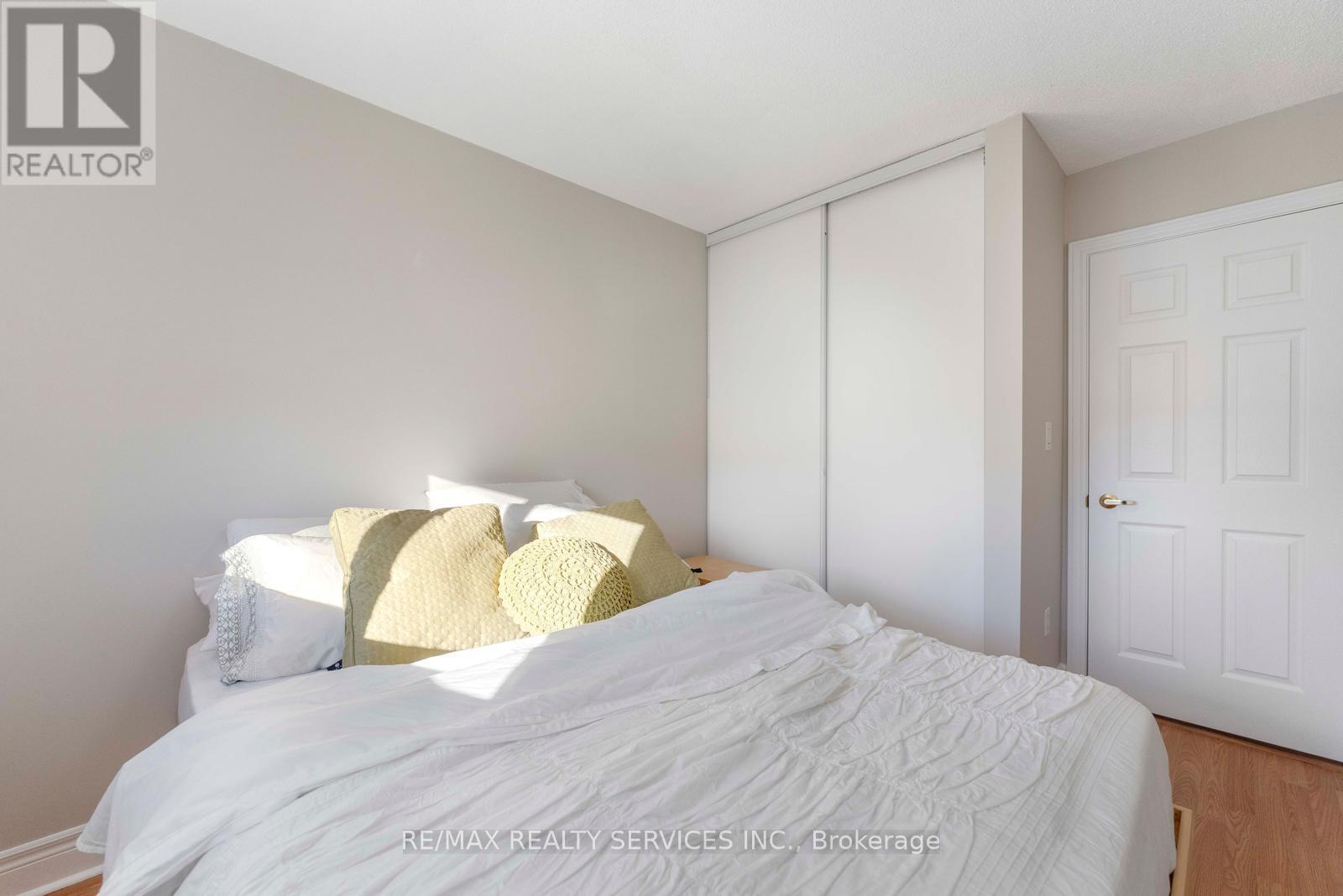 #69 80 ACORN PLACE - 25