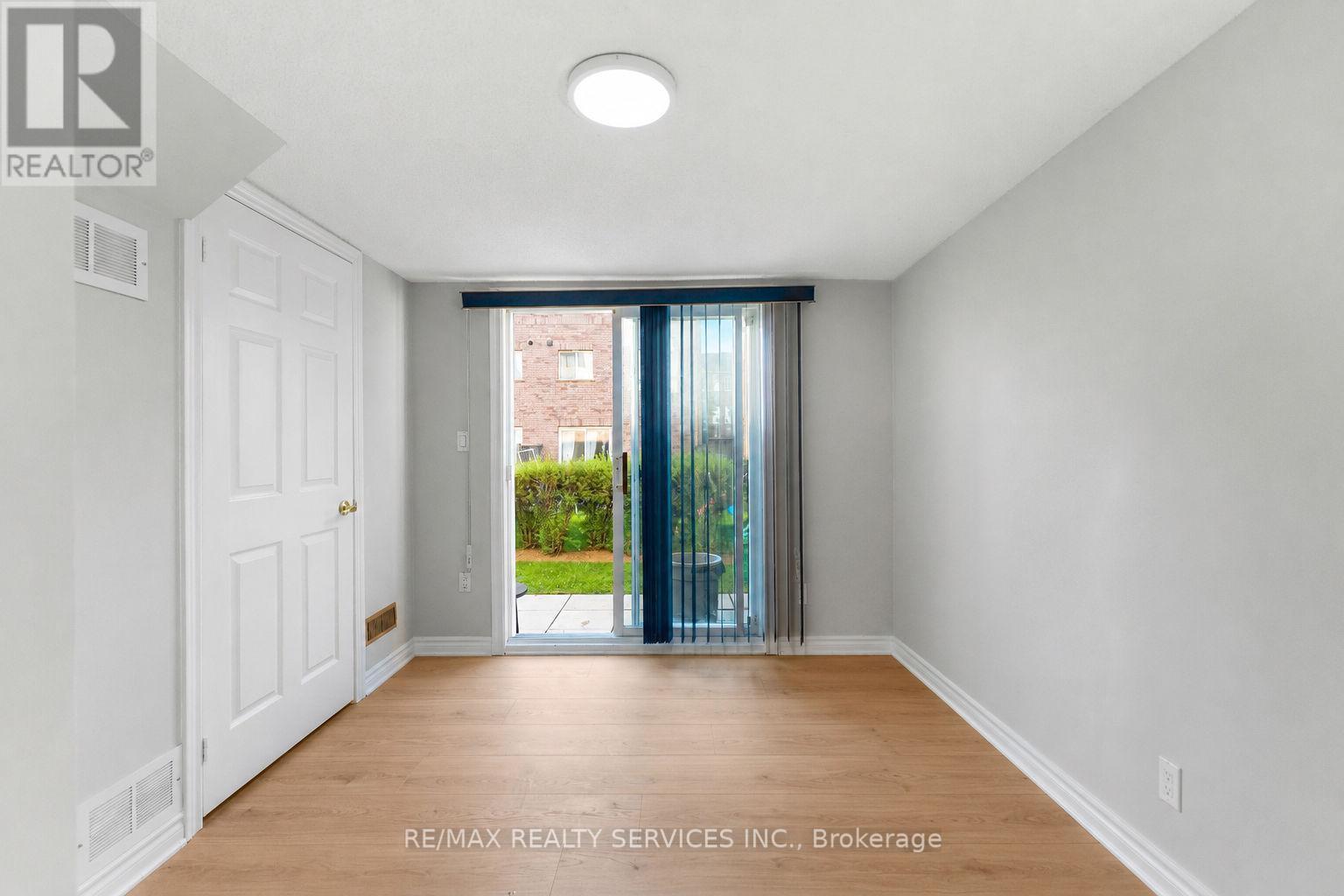 #69 80 ACORN PLACE - 30