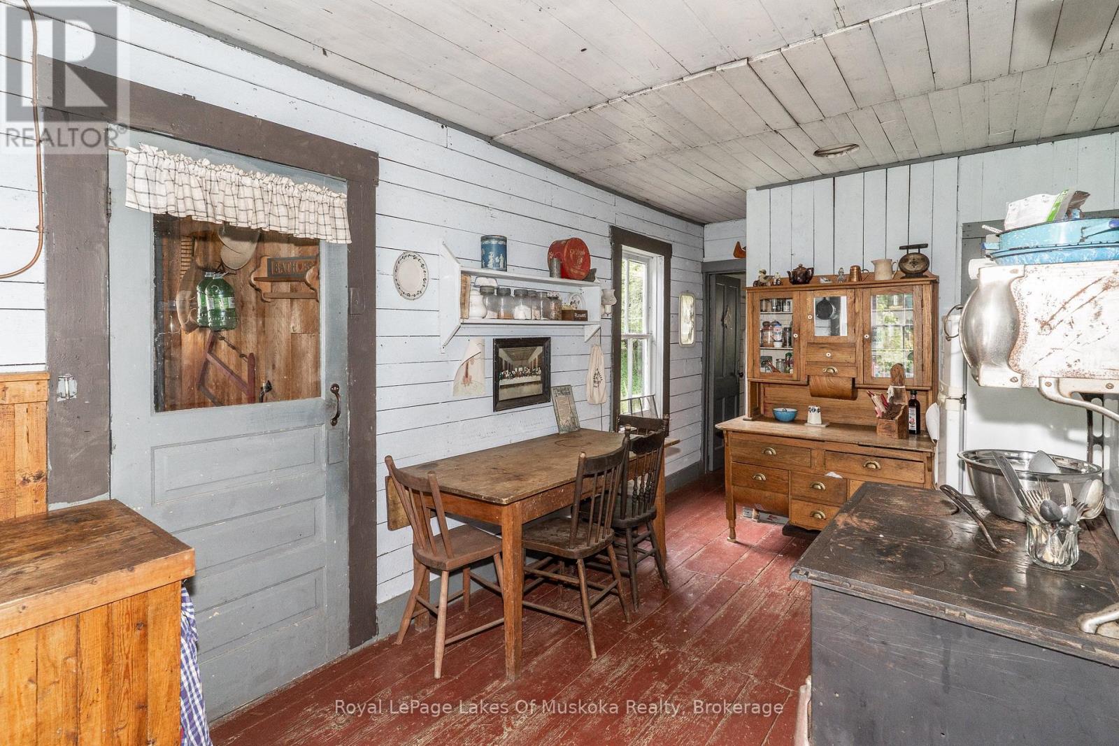 1099 WOLFKIN LAKE ROAD - 16