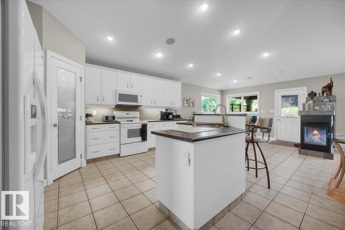 928 Thompson Place NW, Terwillegar Towne — photo 11 of 30: Property photo