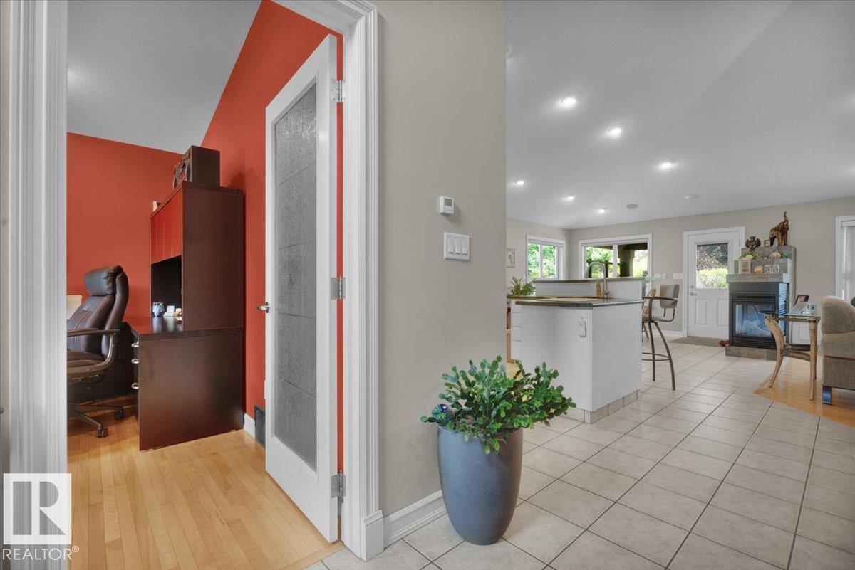 928 Thompson Place NW, Terwillegar Towne — photo 8 of 30: Property photo