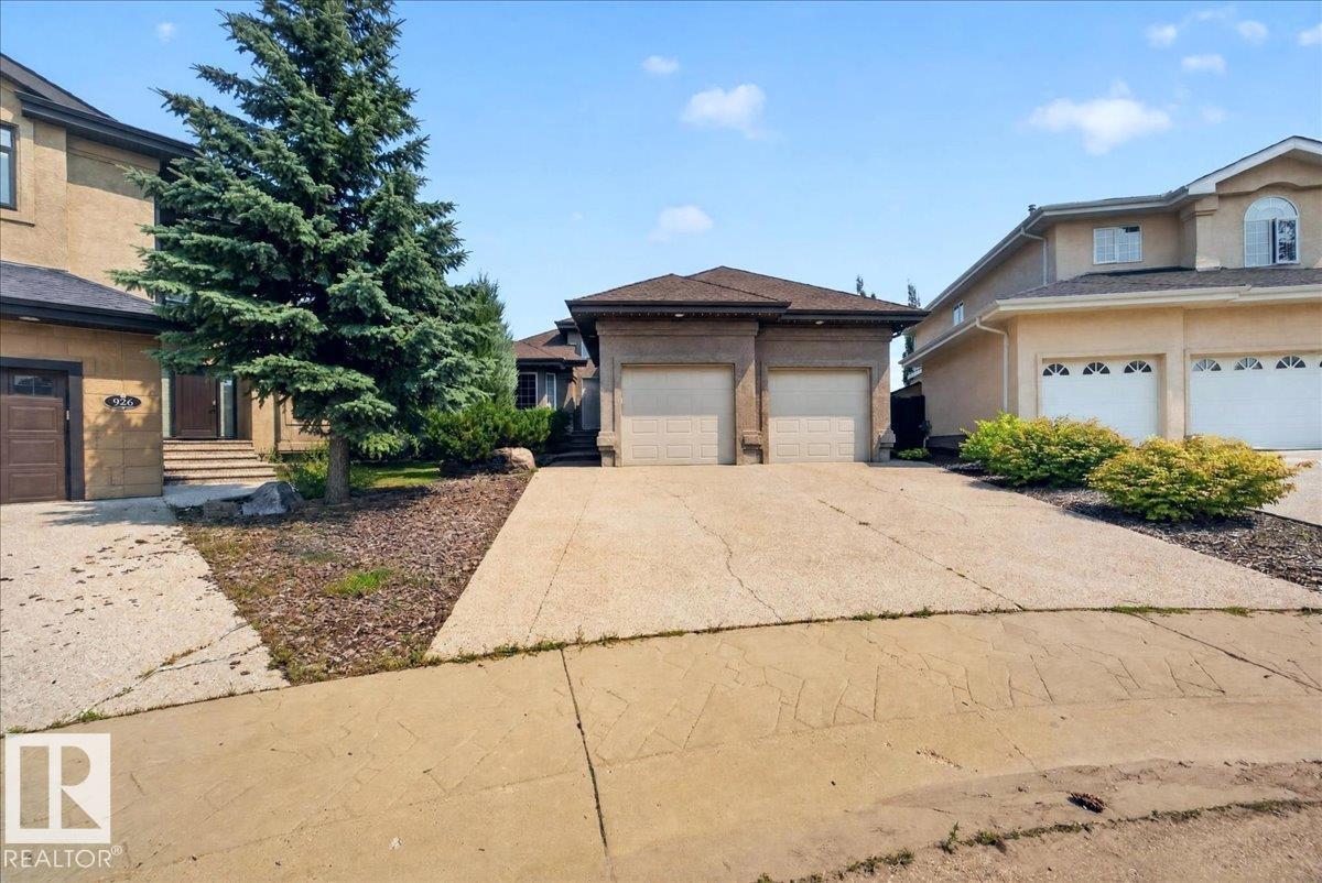 928 Thompson Place NW, Terwillegar Towne — photo 2 of 30: Property photo