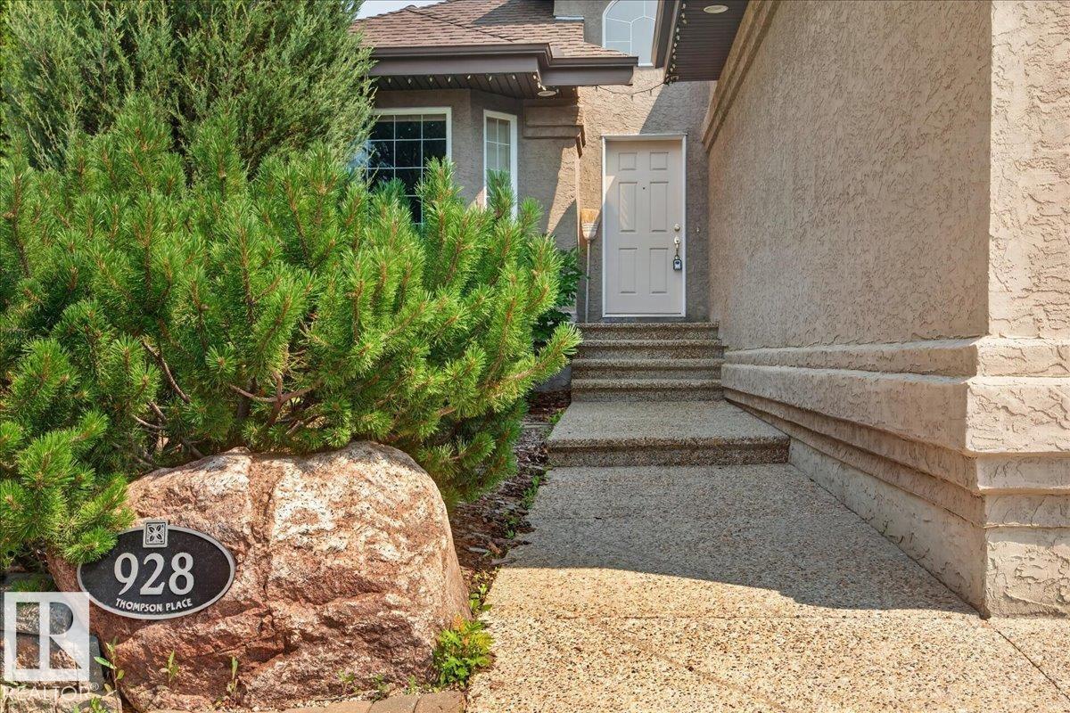 928 Thompson Place NW, Terwillegar Towne — photo 4 of 30: Property photo