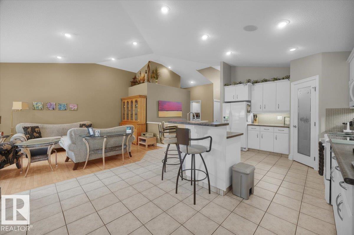 928 Thompson Place NW, Terwillegar Towne — photo 15 of 30: Property photo