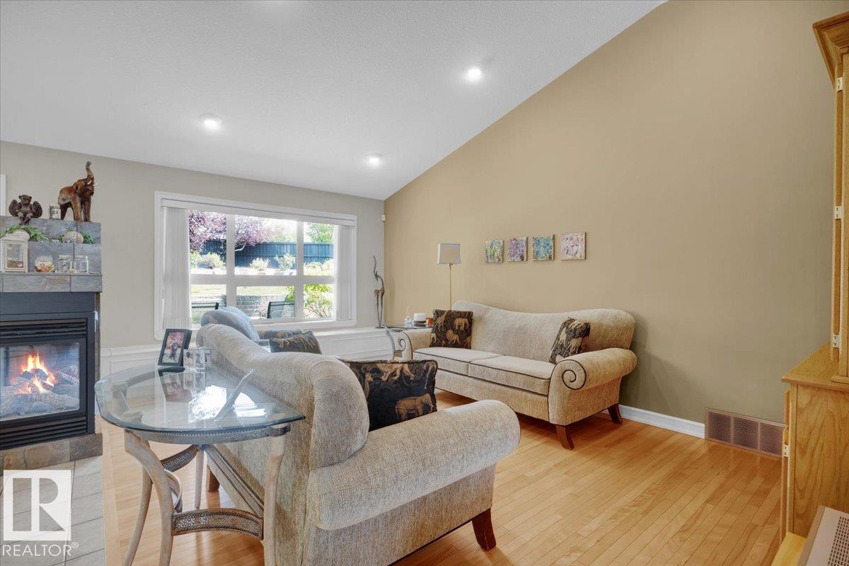 928 Thompson Place NW, Terwillegar Towne — photo 17 of 30: Property photo