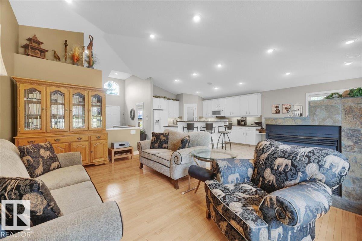 928 Thompson Place NW, Terwillegar Towne — photo 19 of 30: Property photo