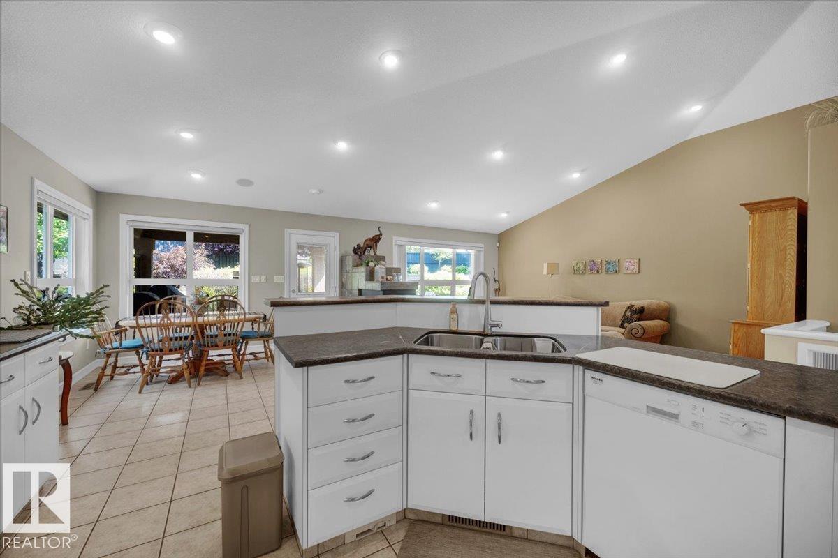 928 Thompson Place NW, Terwillegar Towne — photo 16 of 30: Property photo