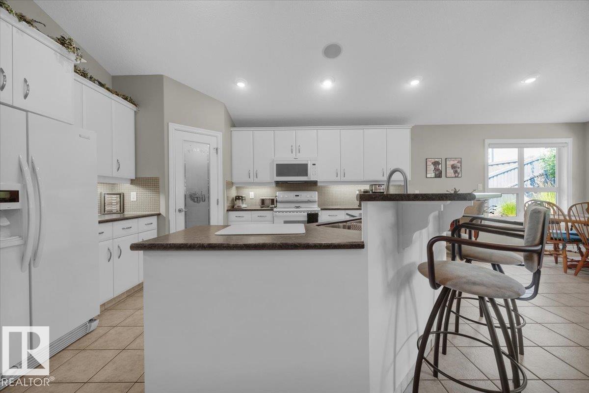 928 Thompson Place NW, Terwillegar Towne — photo 12 of 30: Property photo