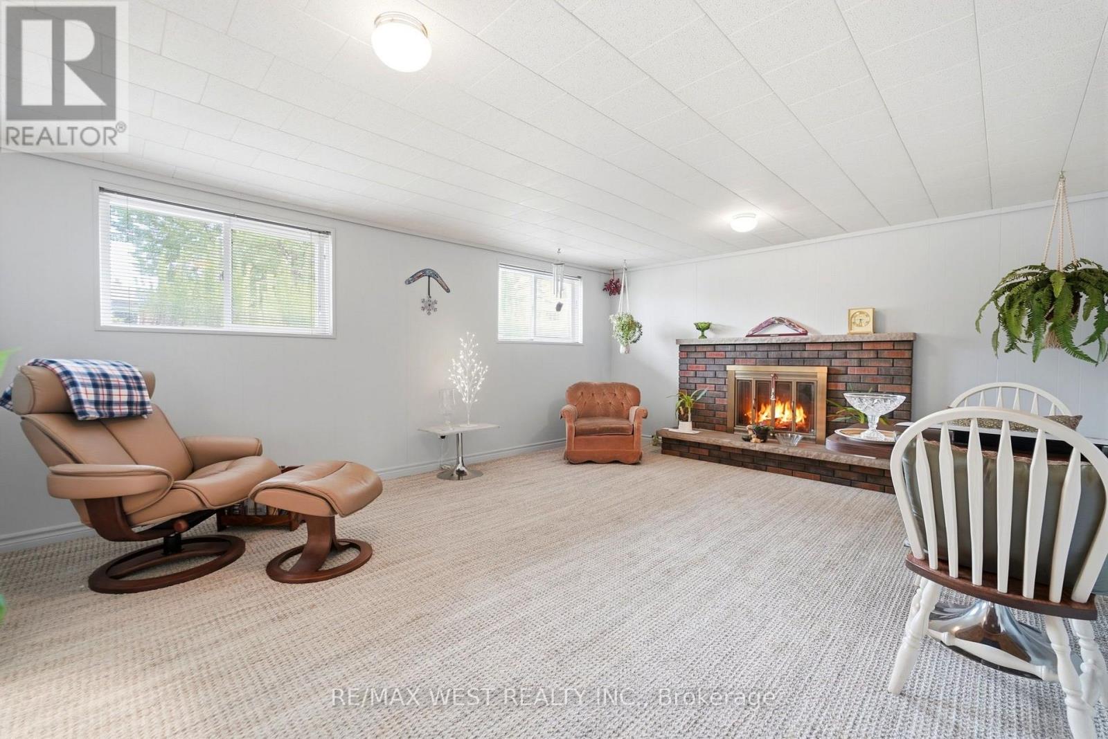 491 SHANNON CRESCENT - 7