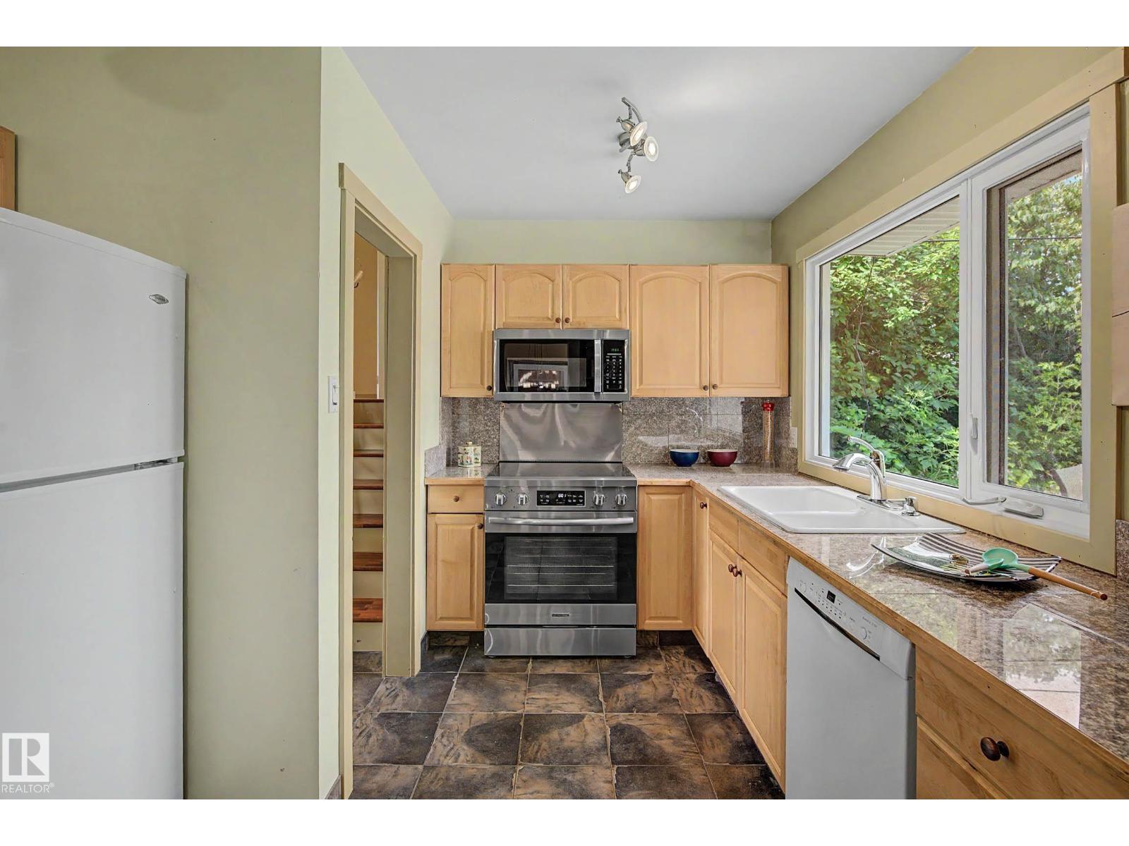 9516 129A AV NW - 16