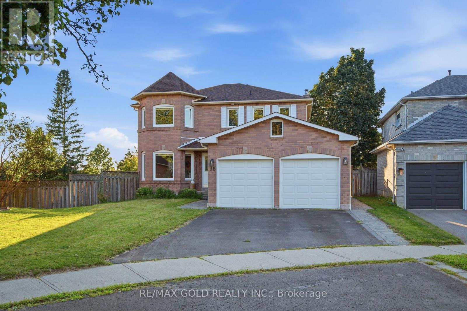 38 SILVERBIRCH PLACE - Image 3