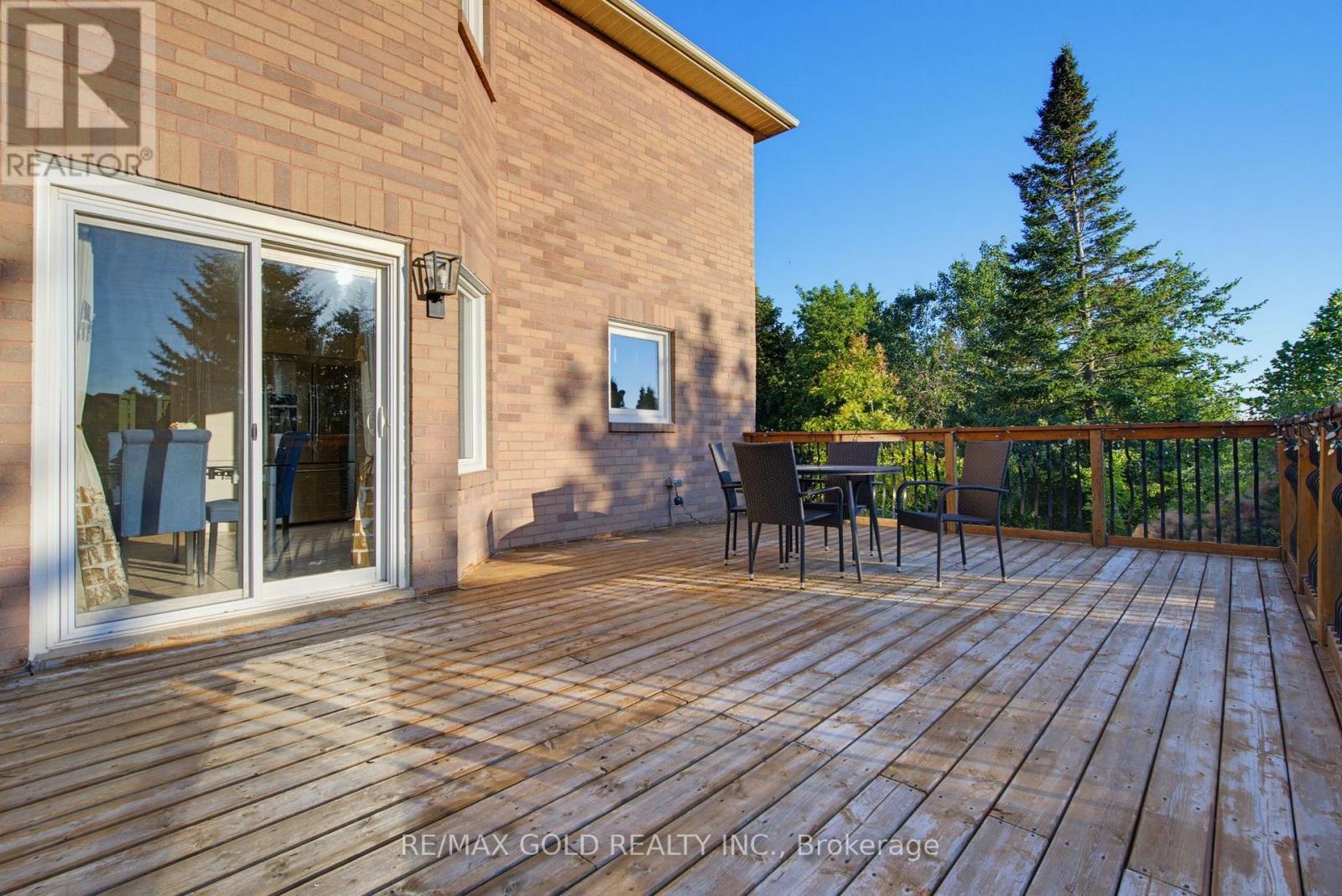 38 SILVERBIRCH PLACE - 45