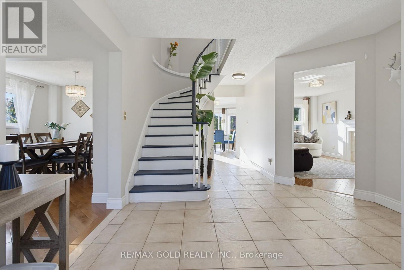 38 SILVERBIRCH PLACE - Image 6