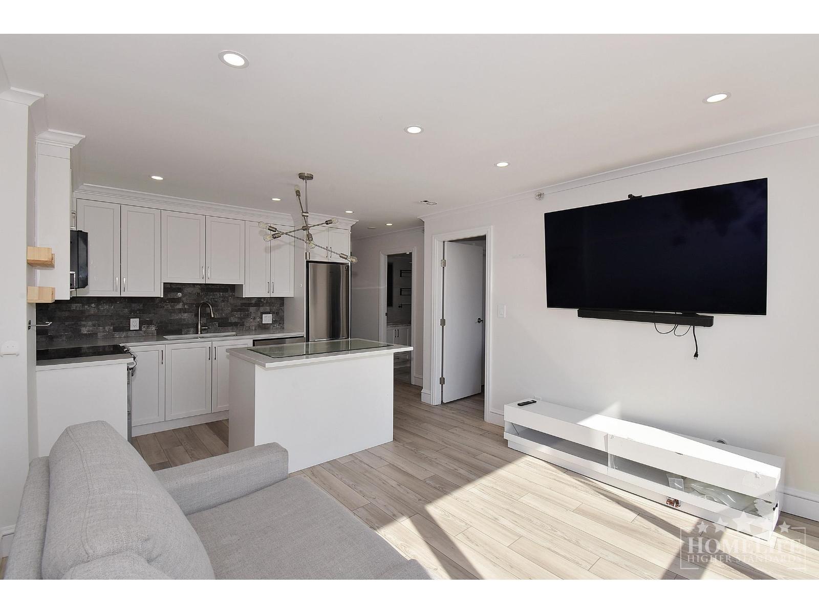 2002 10777 UNIVERSITY DRIVE, Surrey