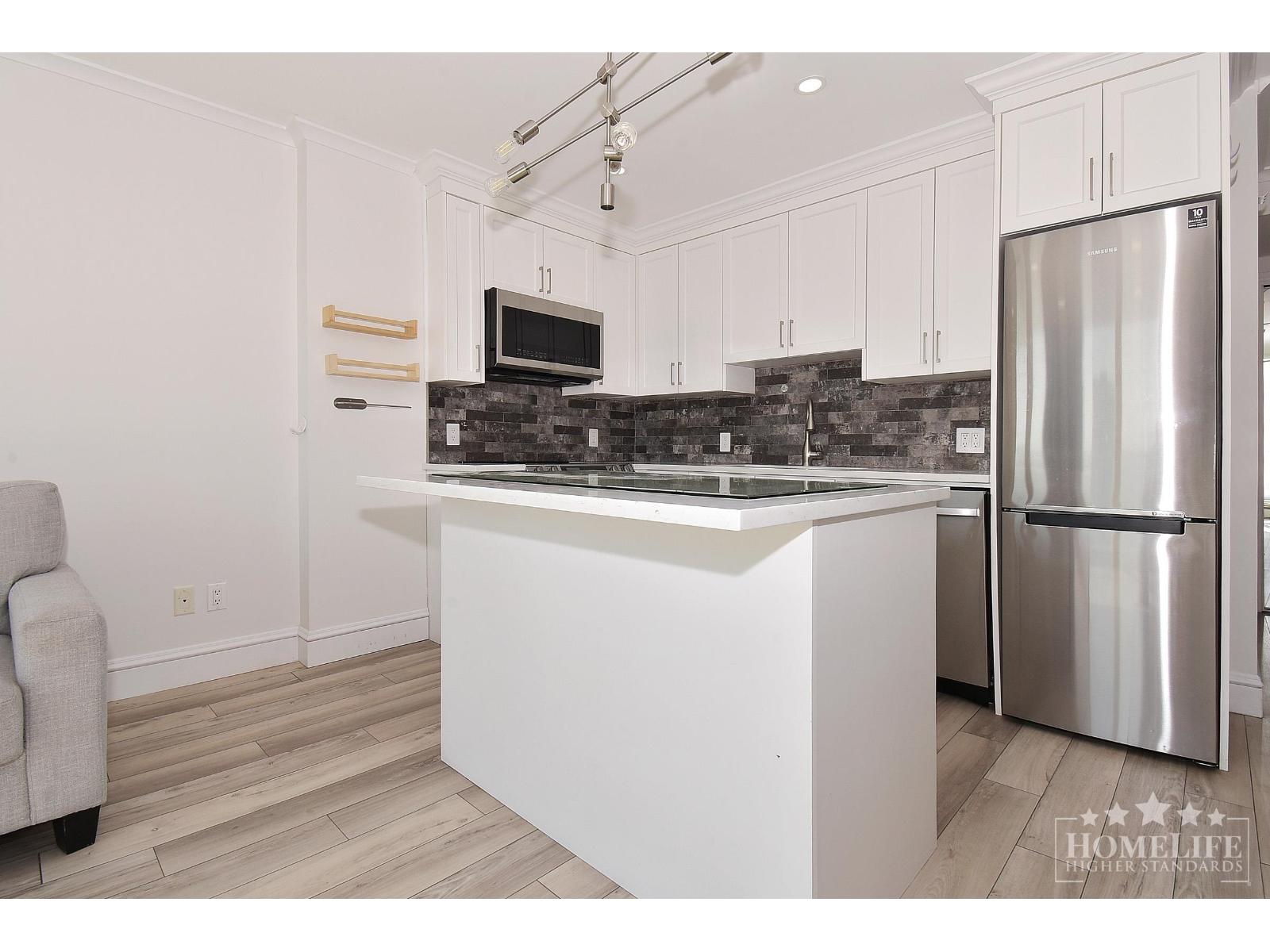 2002 10777 UNIVERSITY DRIVE, Surrey
