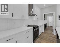 2pc Bathroom - 172 Starling Place Nw, Calgary, AB T3P2W3 Photo 7