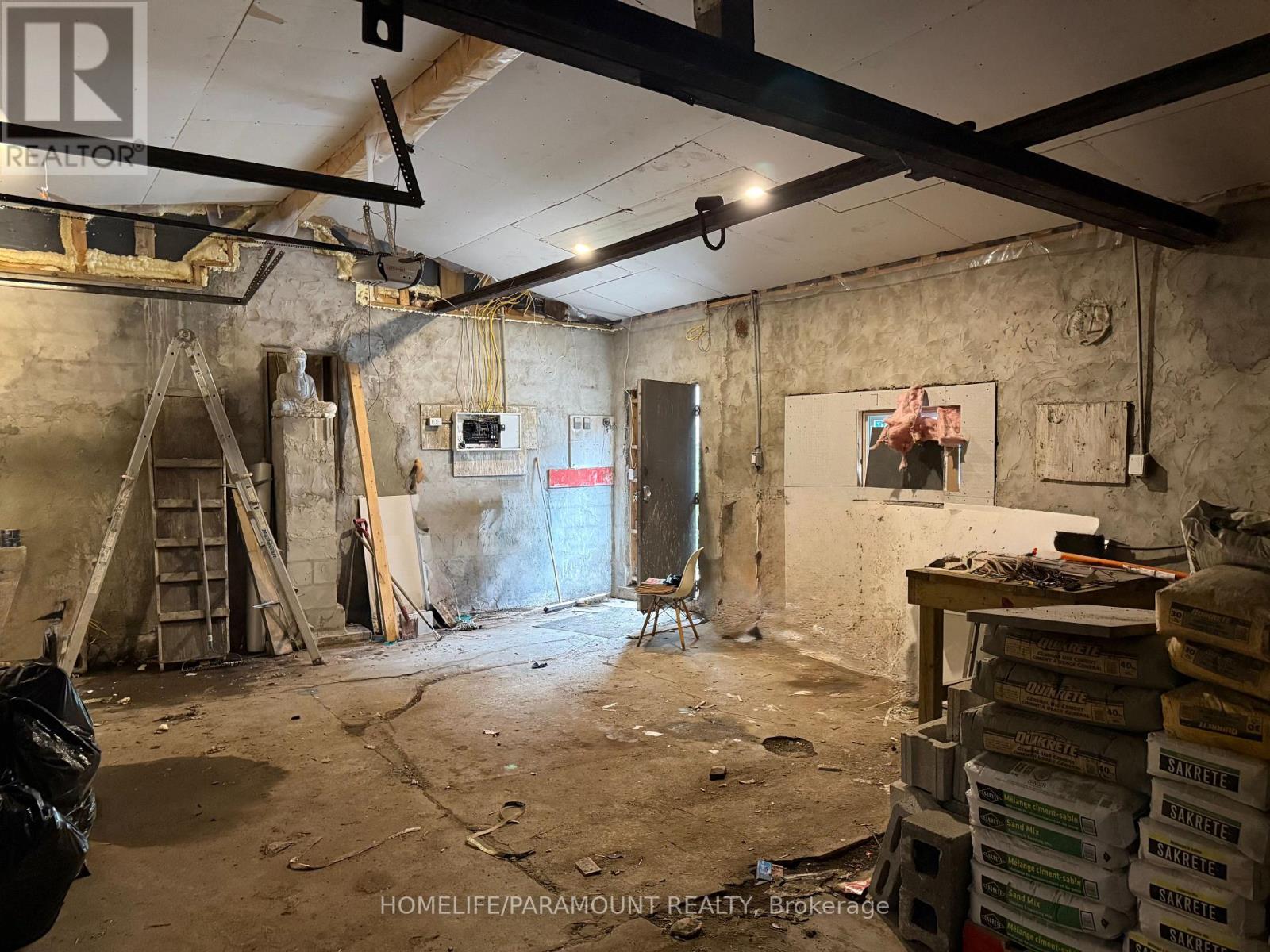 44 BRISTOL STREET - 24