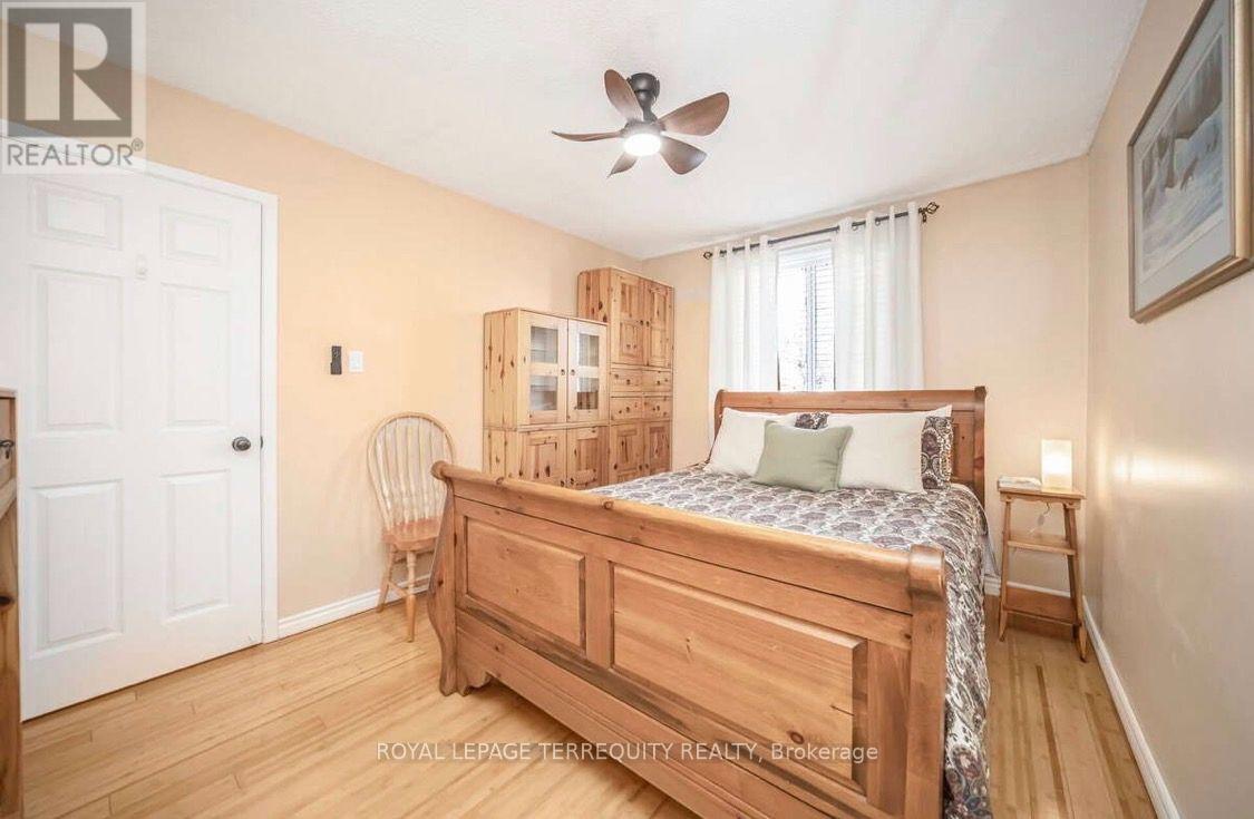 #72 72 CARISBROOKE COURT - 30