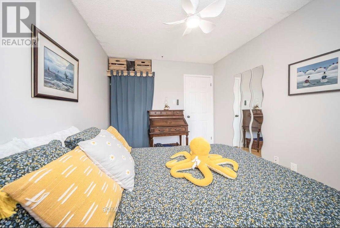 #72 72 CARISBROOKE COURT - 34