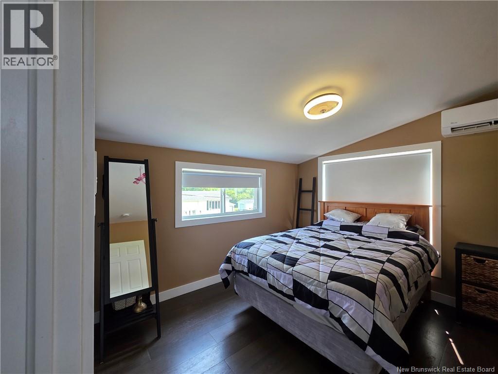 66 Riverside Drive - Image 15