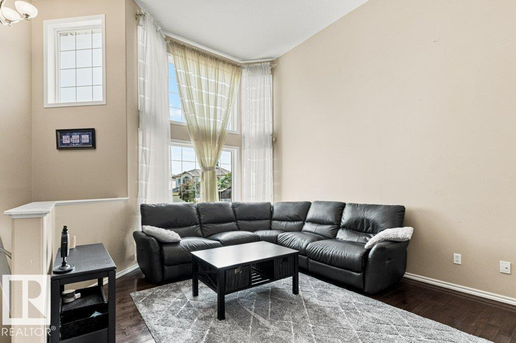 4512 210 ST NW - 8