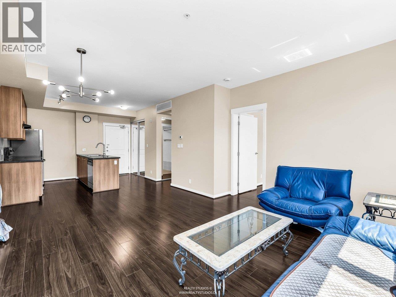 392 4133 STOLBERG STREET, Richmond