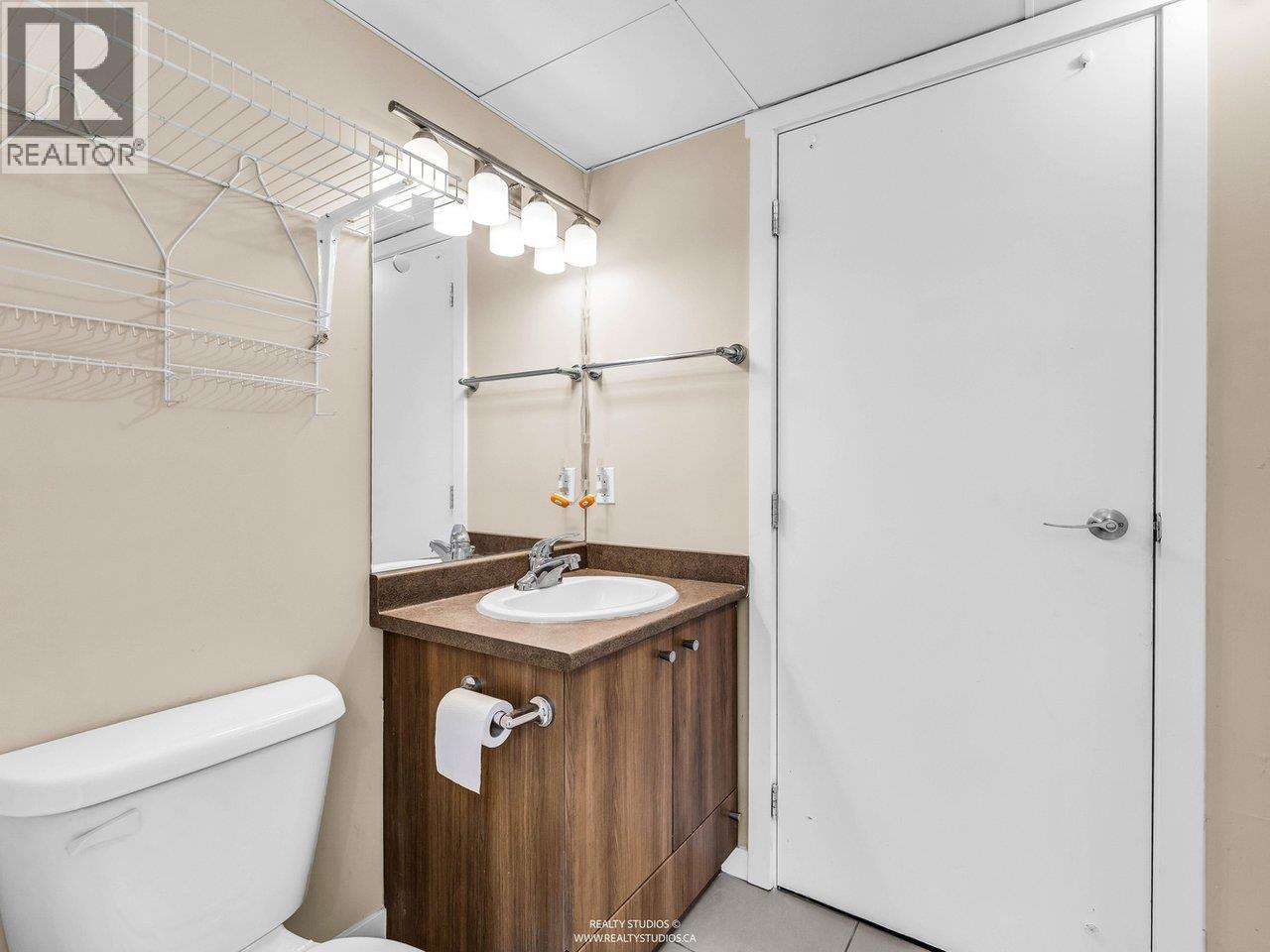 392 4133 STOLBERG STREET, Richmond