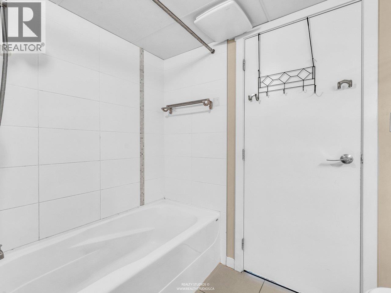 392 4133 STOLBERG STREET, Richmond