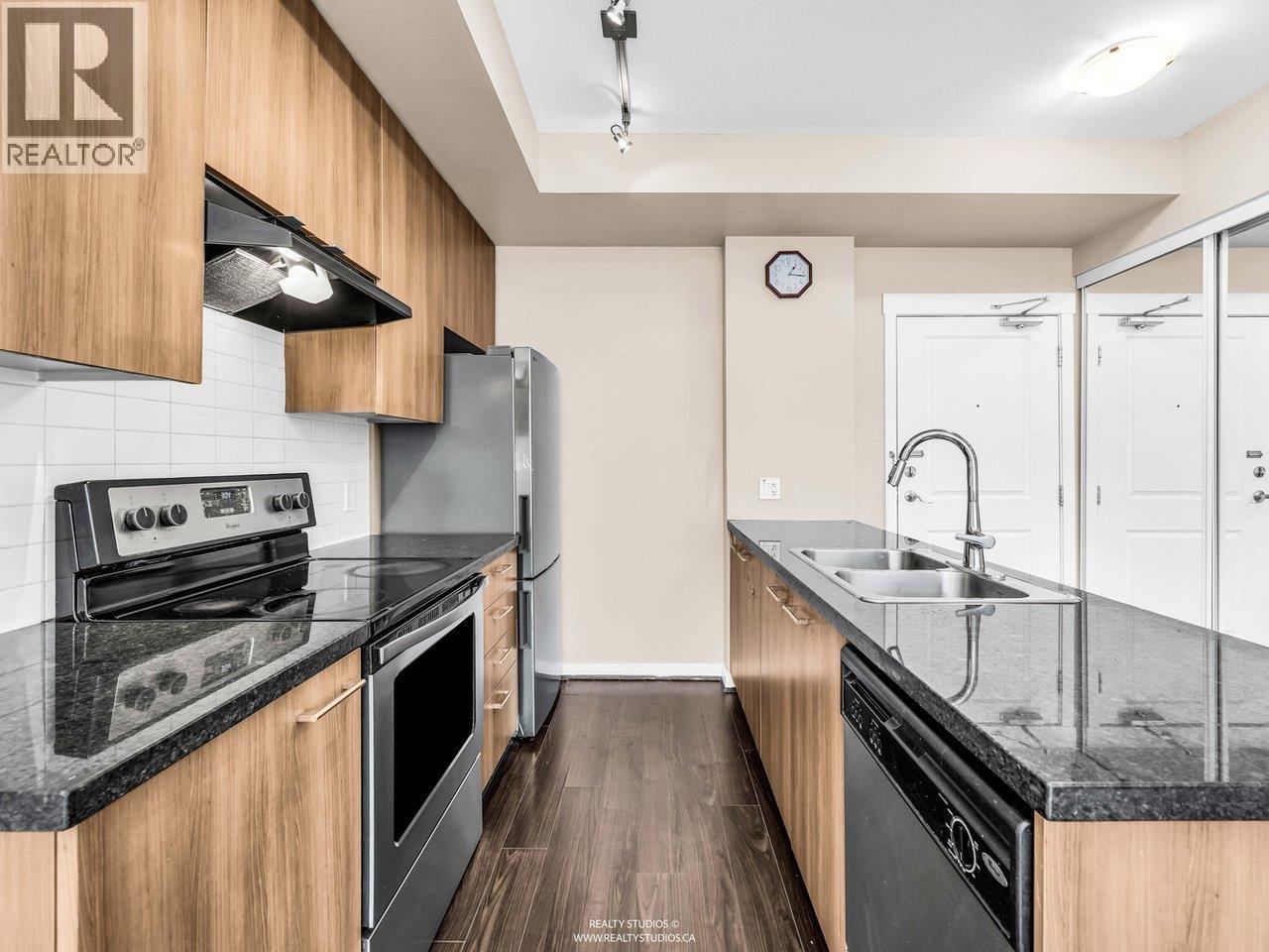 392 4133 STOLBERG STREET, Richmond