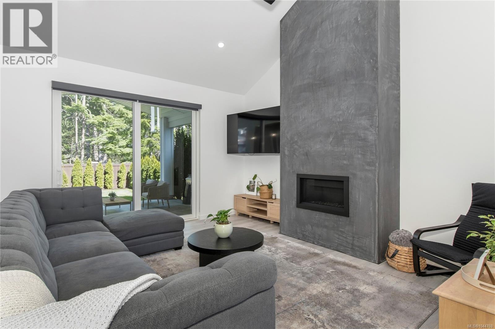746 Salal St - Image 11