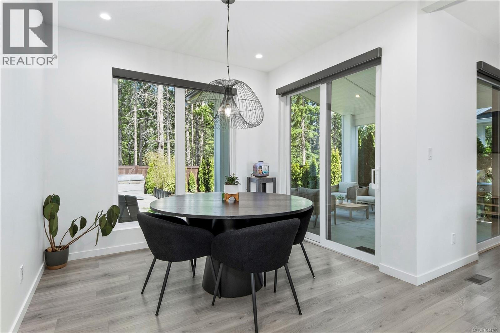 746 Salal St - 13